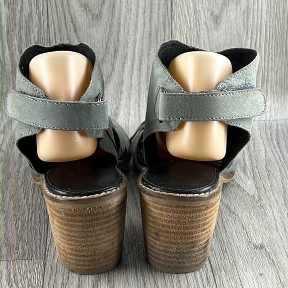 Sbicca Strappy Heeled Sandals - Picture 8 of 14